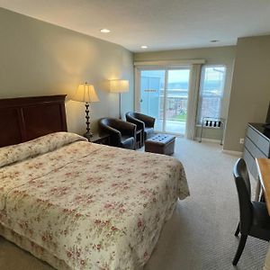 Standard Queen Suite